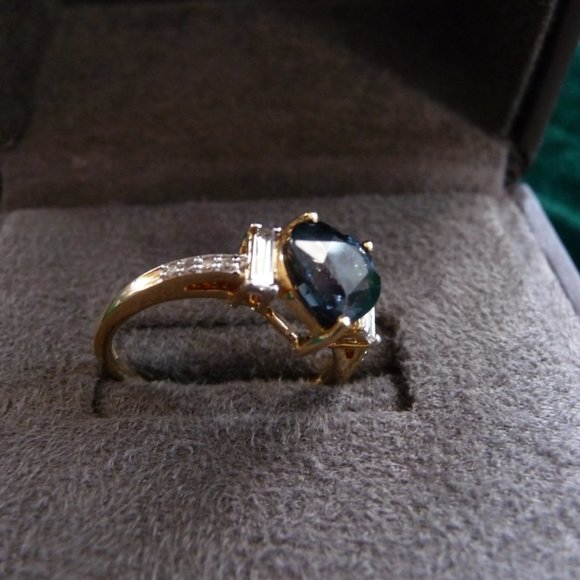 Engagement ring, 4 girls who dare to be different - Picture 7 of 10